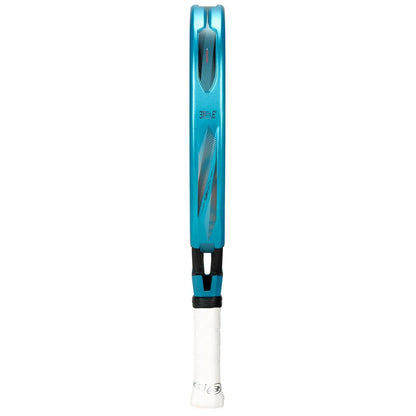 The Bullpadel Vertex 05 W 2026 Padel Racket by Bullpadel is shown from the side, highlighting its turquoise frame edge and white grip at the base.