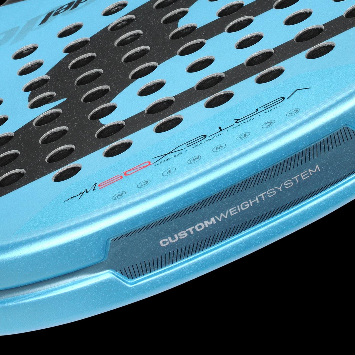 Close-up of the Bullpadel Vertex 05 W 2026 Padel Racket by Bullpadel in blue, with black perforations and "CUSTOM WEIGHT SYSTEM" on its edge. A black background highlights its link to Delfi Brea.