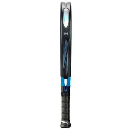 A side view of the Bullpadel Vertex 05 Comfort 2026 padel racket highlights its thin profile, black handle with a "Bullpadel" logo, and a frame in black and blue, featuring Fibrix fibre construction.