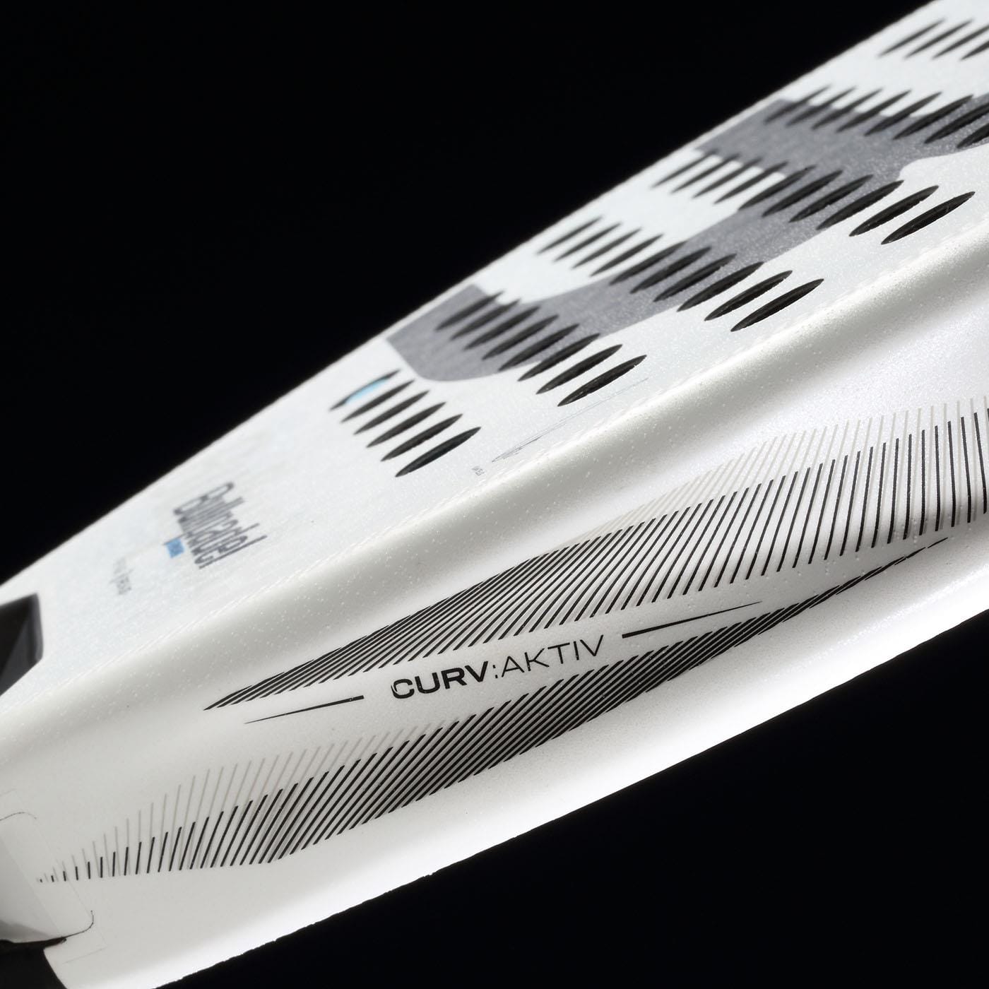 Close-up of the Bullpadel Vertex 05 2026 Padel Racket in white, showcasing black angular and striped graphics with the text "CURV: AKTIV" on its surface.